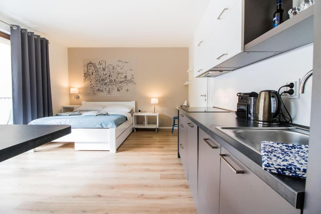 Apartamento Stylish With Balcony, 12 Min To Centre, Free Netflix & Wifi Praga