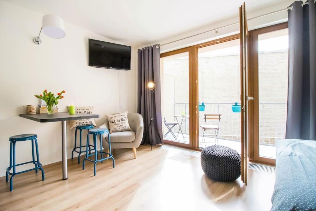 Stylish With Balcony, 12 Min To Centre, Free Netflix & Wifi Praga