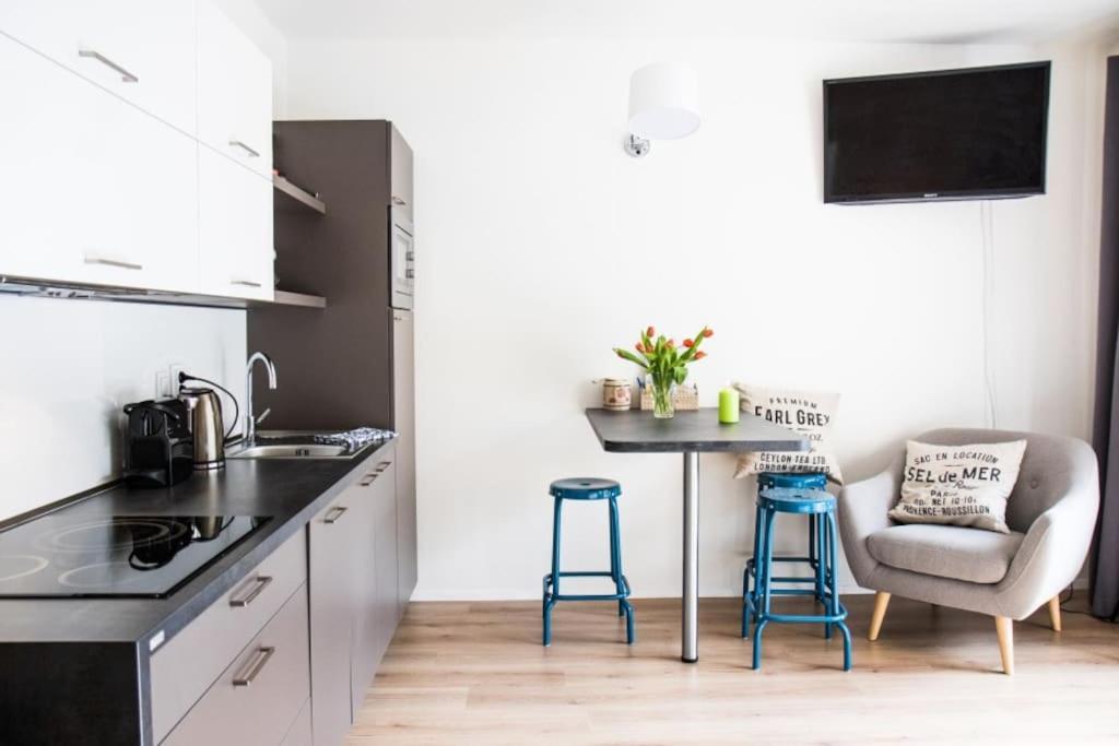 Appartamento Stylish With Balcony, 12 Min To Centre, Free Netflix & Wifi *