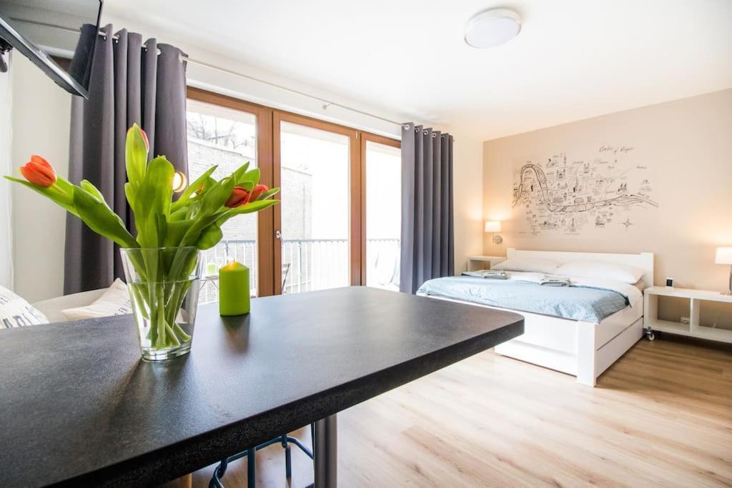 Stylish With Balcony, 12 Min To Centre, Free Netflix & Wifi * Praga