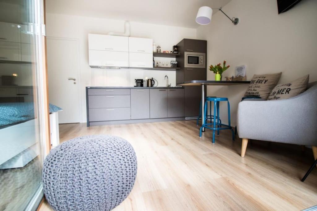 Appartamento Stylish With Balcony, 12 Min To Centre, Free Netflix & Wifi *